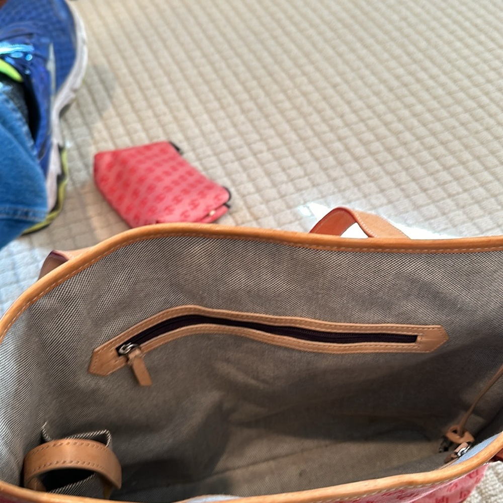Dooney and Bourke handbag with compact bag - Picture 7 of 10